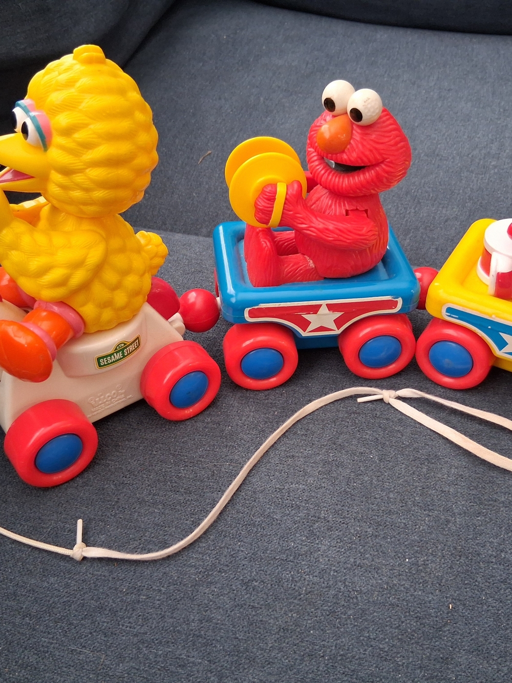 Sesame Street Pull-Along Train Toy with Yellow Big Bird & Red Elmo
